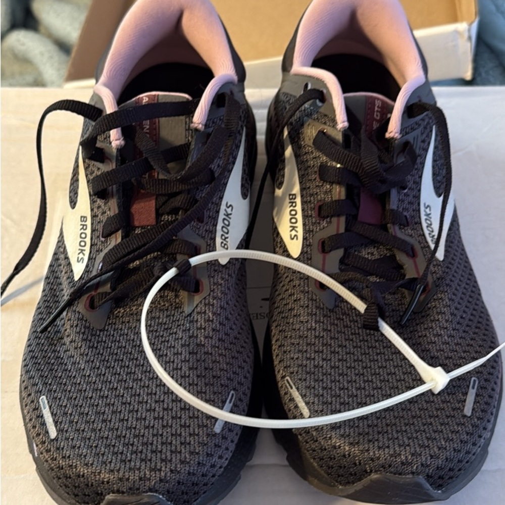 Brooks Adrenaline Women's Black/grey Running Shoes new